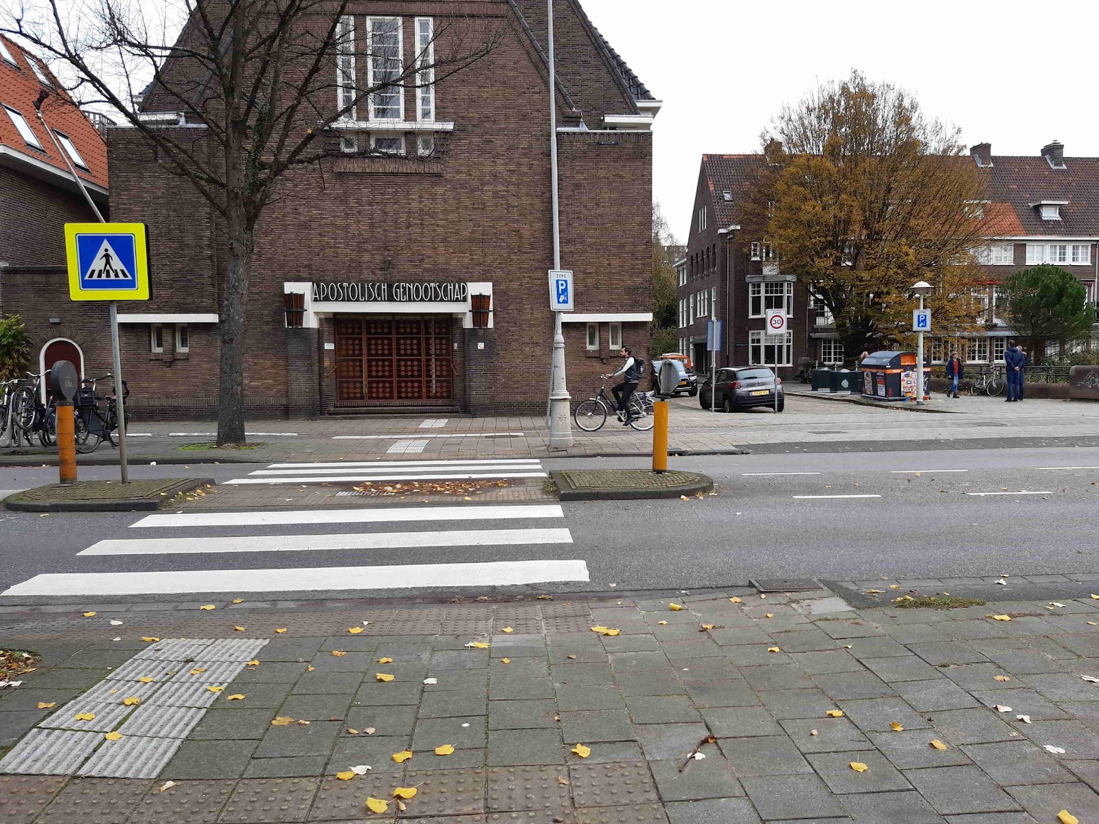 Zebrapad ten noorden van kruising Galileiplantsoen-Archimedesweg